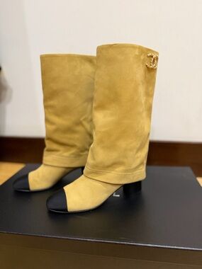Chanel 2025 Interlocking Logo Riding Boots Suede. NEW